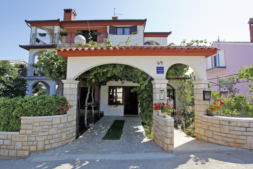 Apartments Pavic Valbandon Fažana Zimmer foto