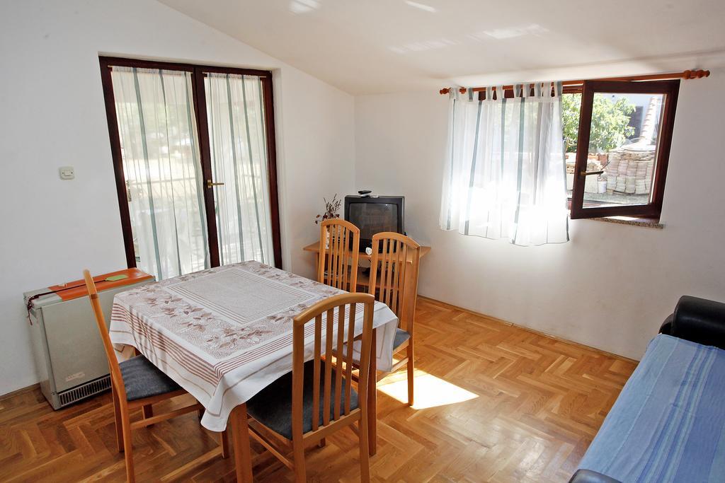 Apartments Pavic Valbandon Fažana Zimmer foto