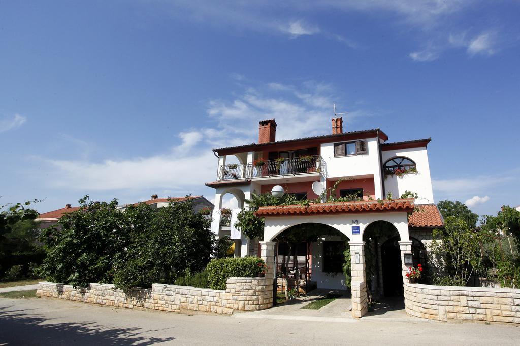 Apartments Pavic Valbandon Fažana Exterior foto